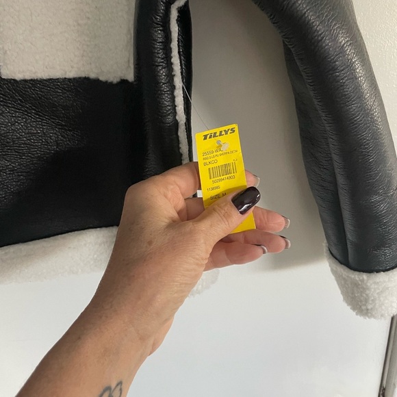 Closet Clear Out Sale! RSQ Girls Medium Sherpa Lined Faux Leather Jacket - BNWT - Picture 7 of 8